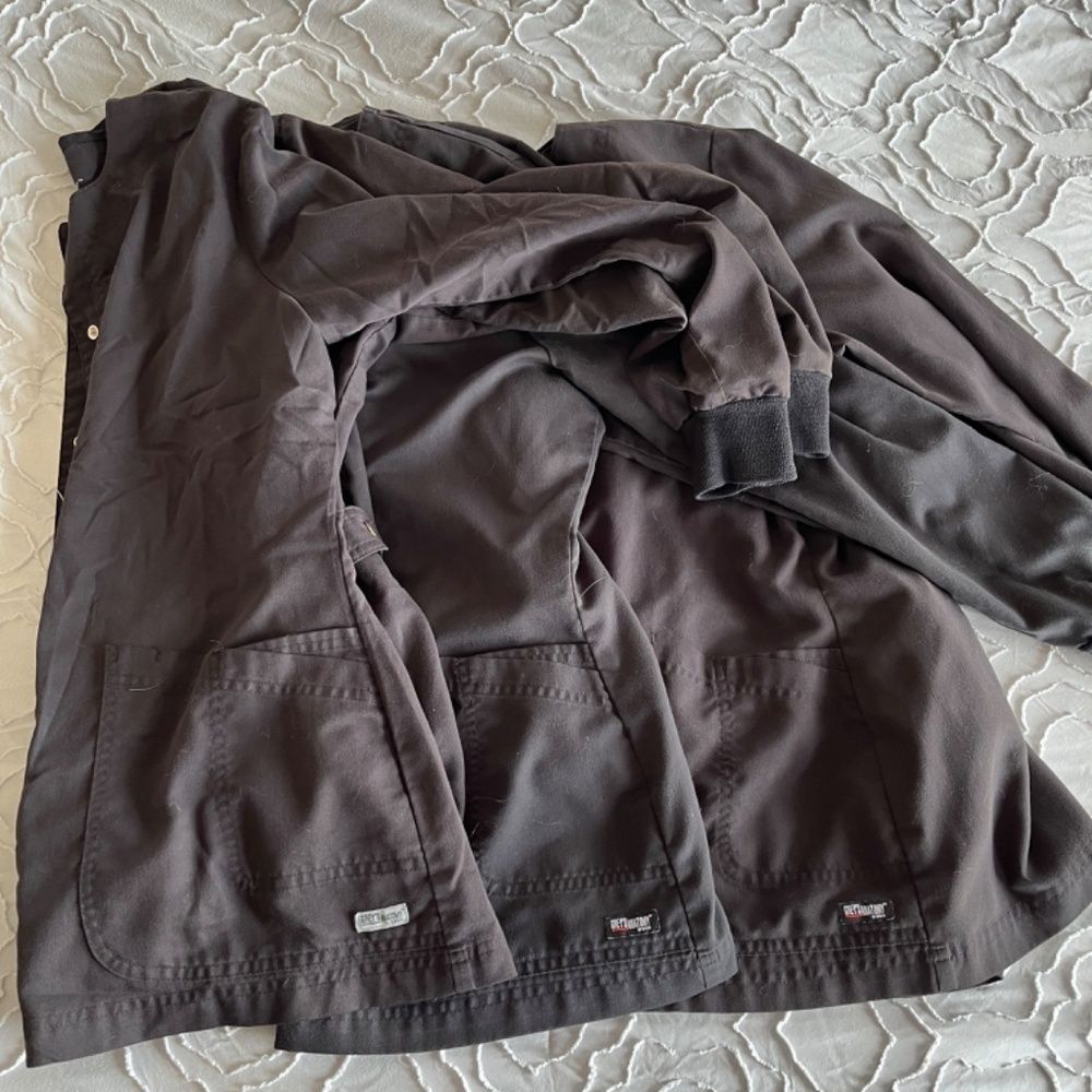 🚨SOLD🚨🎉HOST PICK🎉Greys Anatomy Black Warm-up Scrub Jacket - Picture 6 of 6